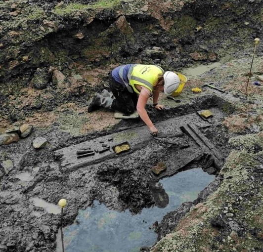 Archaeologist at work on the excavation site in Ferns in 2019/2020.  Discovery of a horizontal wooden mill and finds give insight in Ferns in medieval period.